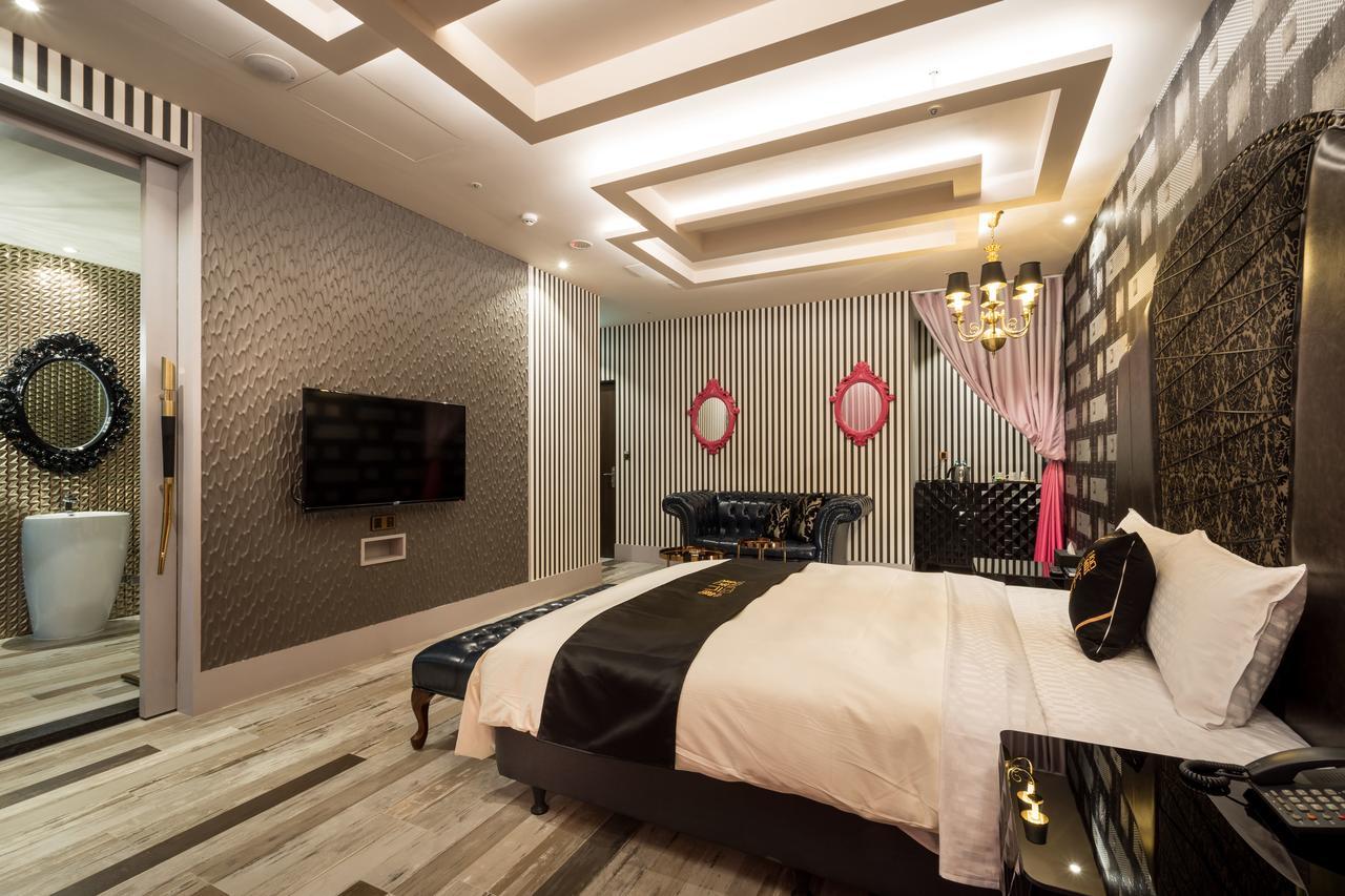 Icolour Villa Motel Taichung Extérieur photo