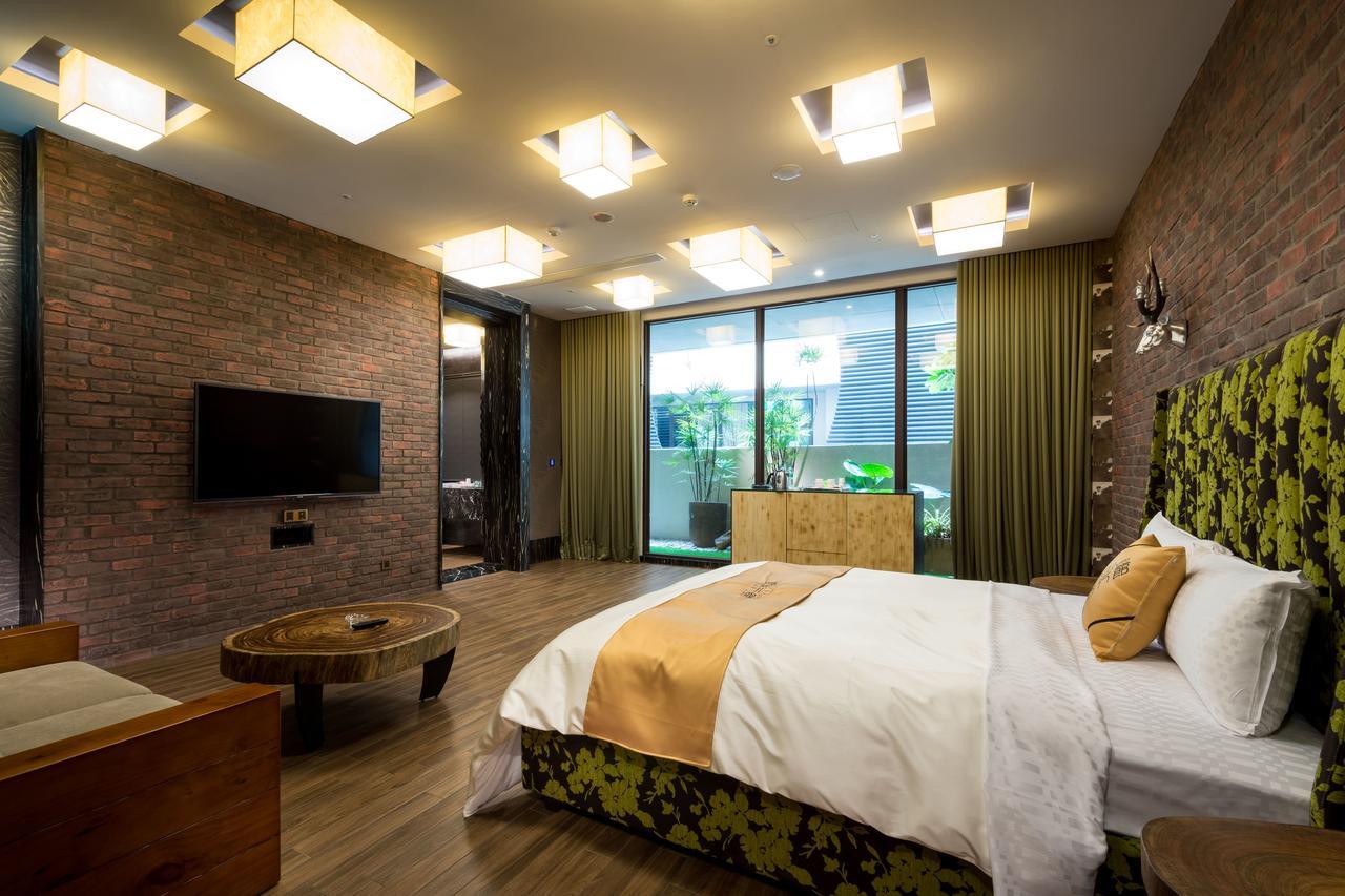 Icolour Villa Motel Taichung Extérieur photo