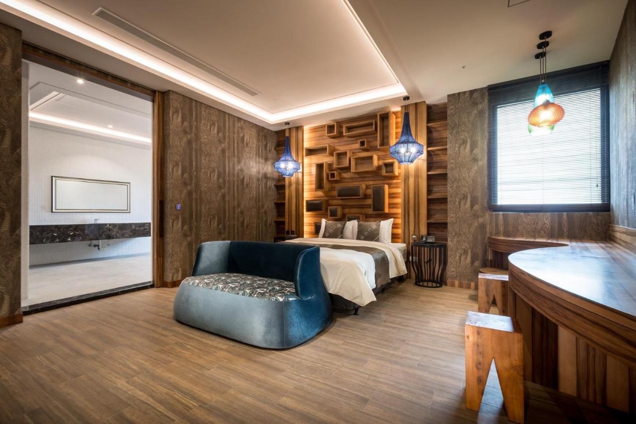 Icolour Villa Motel Taichung Extérieur photo