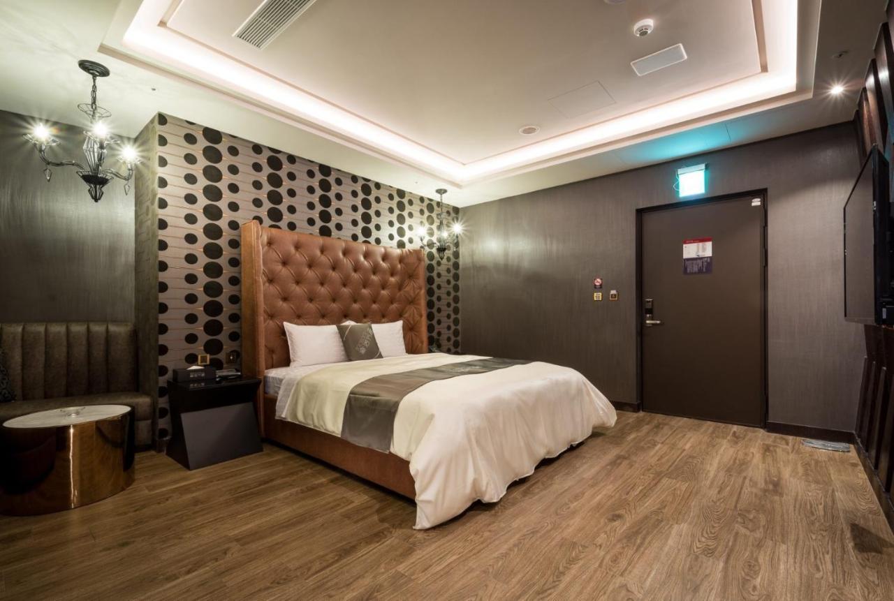 Icolour Villa Motel Taichung Extérieur photo